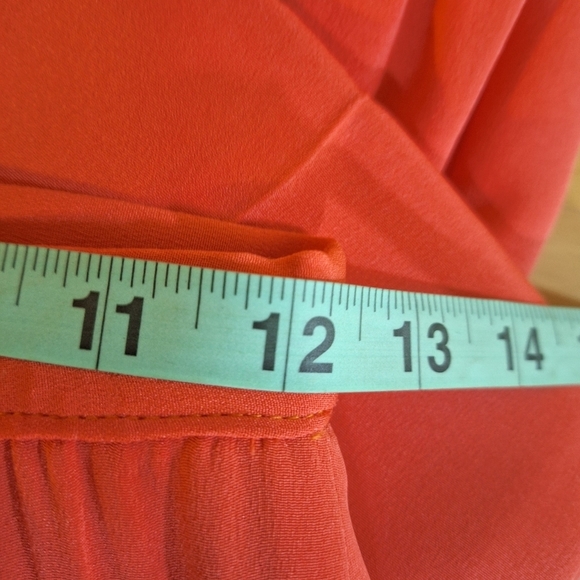 A Maggy London petites 100% silk pant suit in a 12" waist, 18" PTP, 20.5" length - Picture 8 of 12